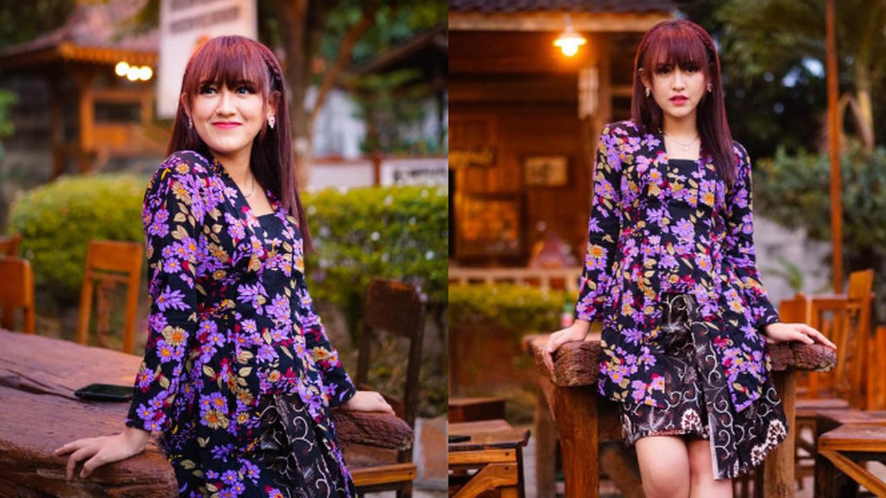 Gaya Menawan Happy Asmara Saat Pakai Kebaya Berwarna Ungu, Bak Kembang Desa. (Sumber: Instagram/fuadromadhona)