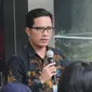 Juru Bicara KPK Febri Diansyah memberikan keterangan kepada wartawan di Gedung KPK, Jakarta, Senin (26/12/2019). Febri melepas jabatan Juru Bicara KPK dan memilih sebagai Kabiro Humas KPK. (merdeka.com/Dwi Narwoko)