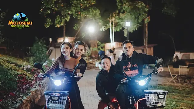 6 Potret Liburan Nella Kharisma Bareng Dory Harsa Usai Menikah