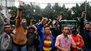 Ratusan warga Kalijodo melakukan aksi di depan gedung DPRD DKI Jakarta, Jumat (19/2/2016). Dalam aksinya, mereka menuntut ganti rugi lahan pemukiman dan kepastian relokasi pemukiman. (Liputan6.com/Helmi Fithriansyah)