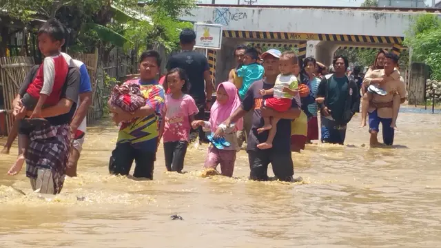 Tanggul 2 Sungai Jebol, Jalur Pantura Barat Lumpuh