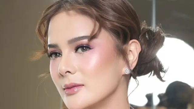 Potret Astrid Tiar di Trending Awards 2024 (credit: https://www.instagram.com/dhirmanputra/).