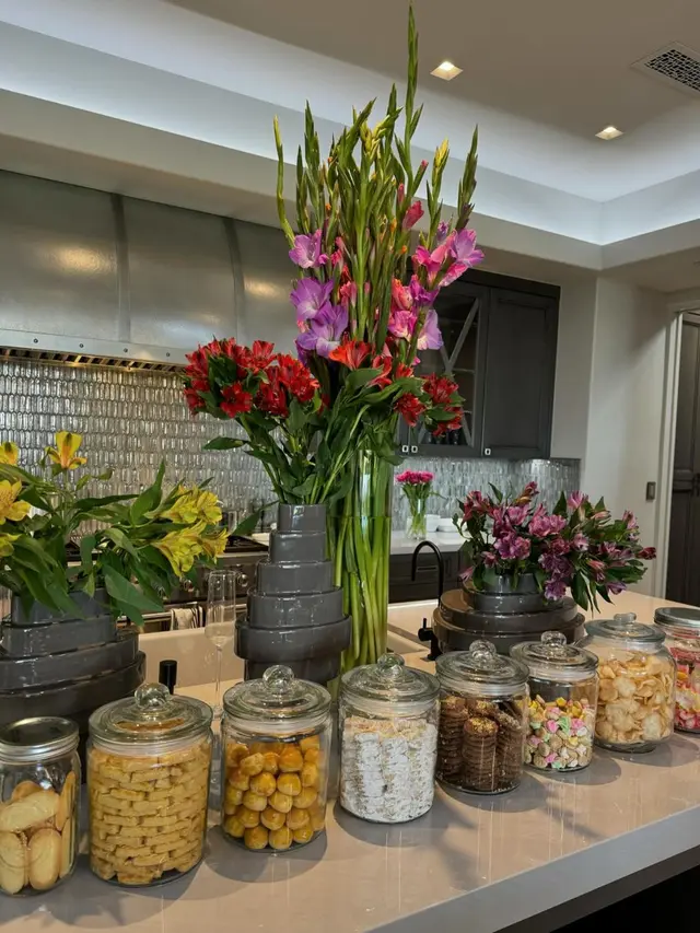 5 Potret Farah Quinn Rayakan Lebaran di Amerika Serikat, Hidangkan Banyak Masakan Indonesia