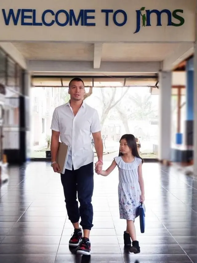 Potret Artis Cowok Mengasuh Anak, Siaga Jadi Single Parent