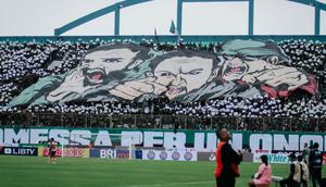 Aksi kelompok suporter PSS Sleman, Brigata Curva Sud (BCS) di Stadion Maguwoharjo, Sleman, Jumat (7/72023). (Bola.com/Dok PSS Sleman)