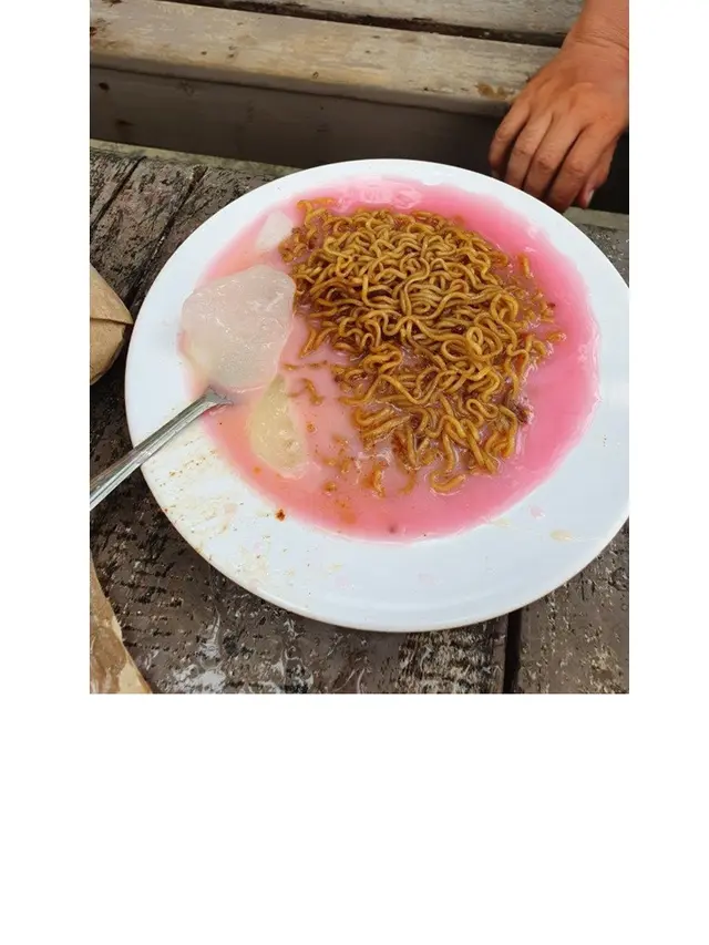 7 Cara Nyeleneh Makan Mi Goreng Ala Netizen Ini Bikin Geleng Kepala