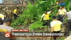 Polres Grobogan bersihkan saluran air agar nyamuk penyebab DBD tidak bersarang.