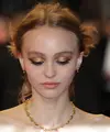 Lily Rose Depp, buah hati aktor hollywood yang penuh kharismatik, Johnny Depp. Lily memang berprofesi sebagai model harus dituntut mempunyai badan yang ramping dan seksi untuk memperagakan beberapa baju rancangan desainer. (AFP/Bintang.com)