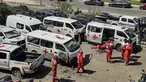 Para sukarelawan Palang Merah Lebanon memeriksa kerusakan pada ambulans penyelamat di lokasi serangan pesawat tak berawak Israel yang menargetkan markas mereka di kota Tyre, Lebanon Selatan, Senin 13 April 2026. Sebuah serangan pesawat tak berawak (drone) Israel menargetkan markas tim Palang Merah Lebanon. (Kawnat HAJU/AFP)