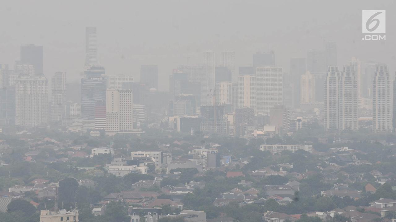 Jakarta Diselimuti Kabut