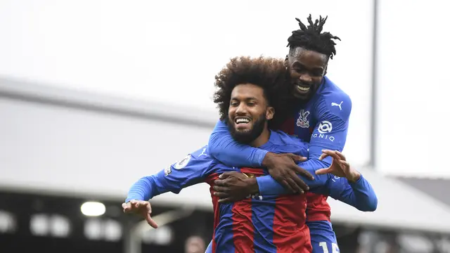 Gelandang Crystal Palace keturunan Indonesia, Jairo Riedewald (depan).