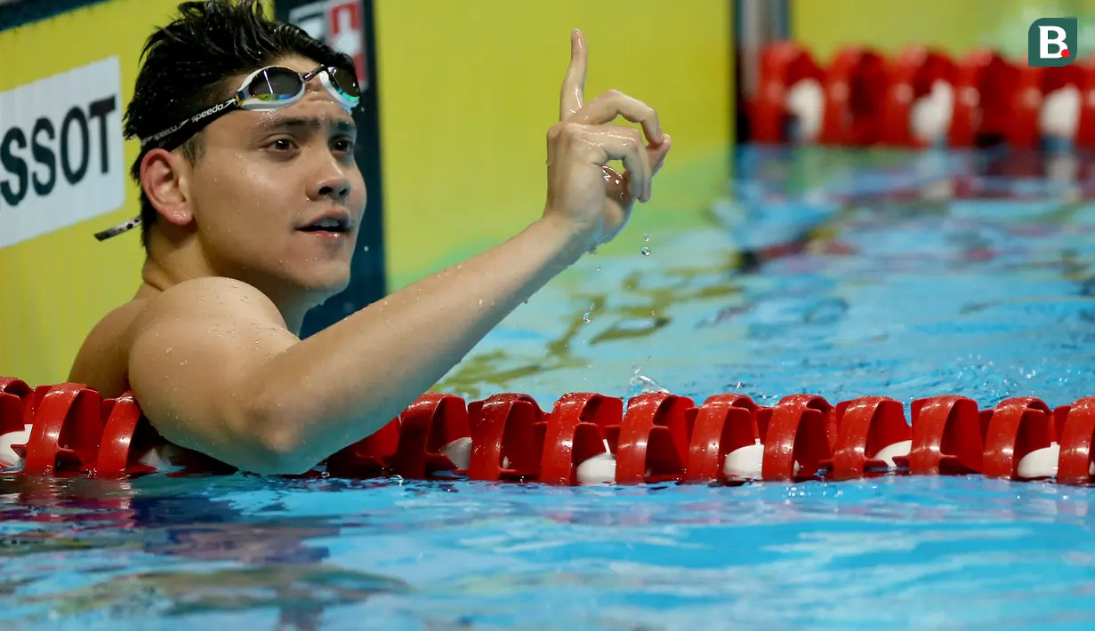 Perenang Singapura, Joseph Schooling, saat beraksi di nomor 100 meter gaya kupu-kupu putra pada Asian Games di Akuatik, GBK, Jakarta, Rabu (22/8/2018). Joseph Schooling sukses persembahkan medali emas pertama untuk Singapura. (Bola.com/Peksi Cahyo)