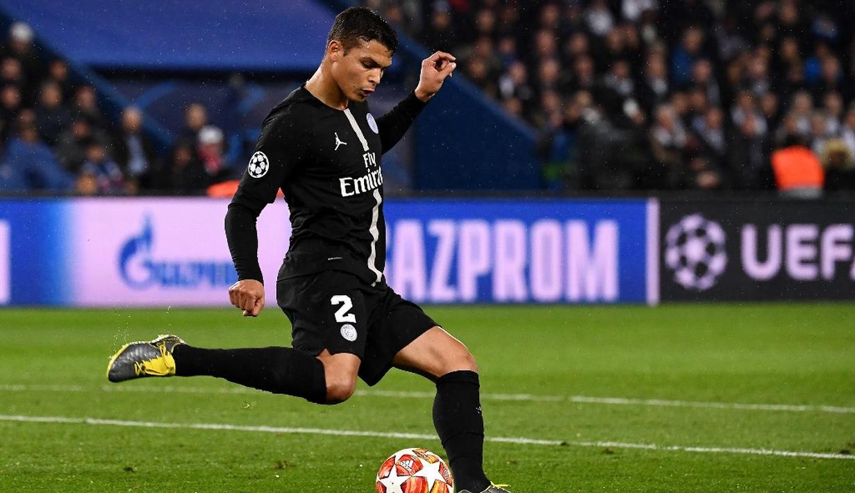 6. Thiago Silva (PSG) - 34 tahun, 10 juta euro (AFP/Francks Fife)