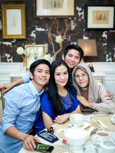 Momen Manis Rizki Ridho D'Academy dan Iis Dahlia (sumber: instagram.com/da2_rizki123)