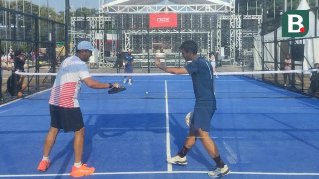 Permainan Padel di Plaza Barat GBK