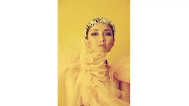 6 Gaya Pemotretan Ayu Ting Ting Bertema Snowflake, Cantik Bak Bidadari