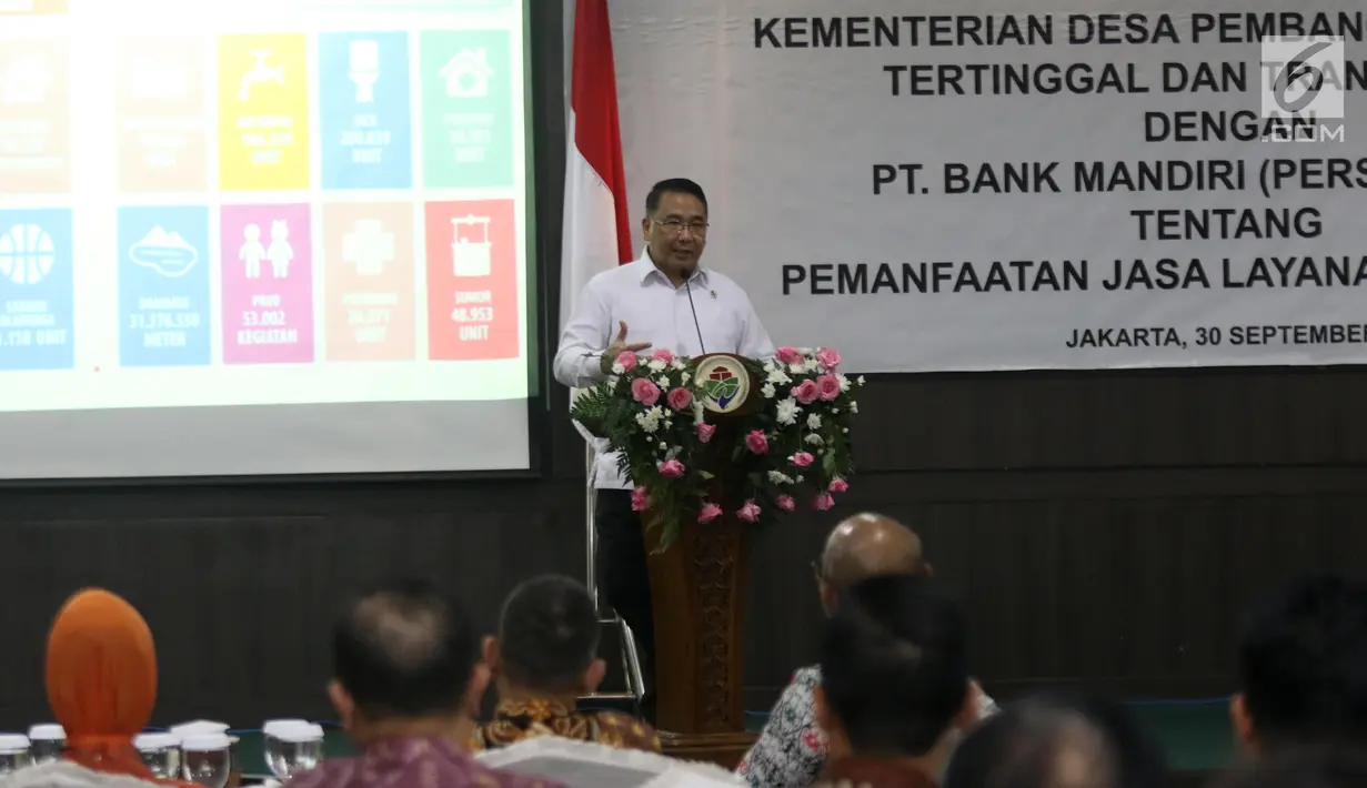 Mendes PDTT Eko Putro Sandjojo memberi sambutan dalam penandatanganan kerja sama Kemendes PDTT dengan Bank Mandiri di Kantor Kemendes PDTT, Jakarta, Senin (30/9/2019). Bank Mandiri mendukung Kemendes PDTT melalui layanan produk dan jasa perbankan. (Liputan6.com/Angga Yuniar)