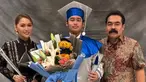 Inul Daratista dan Adam Suseno kompak hadiri acara kelulusan Yusuf Ivander di HighScope Indonesia. Dalam acara tersebut, anak artis yang disapa Ivan itu tampak gagah dengan balutan toga didampingi kedua orangtuanya. Ia juga mendapat buket bunga dengan hiasan boneka beruang. (Liputan6.com/IG/@inul.d)