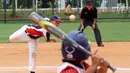 Atlet junior baseball dan softball berlaga dalam turnamen Indonesia Little League 2019 di lapangan softball Senayan, Jakarta, Sabtu (5/1). Turnamen yang digelar  2-6 Januari 2019 diadakan secara independen. (Liputan6.com/Fery Pradolo)