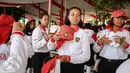 Ekspresi anggota Paskibraka 2016 sebelum bersiap mengikuti latihan di halaman Istana Merdeka, Jakarta, Jumat (12/8). Para anggota Paskibraka 2016 ini adalah murid SMA yang rata-rata berumur 16-17 tahun. (Liputan6.com/Faizal Fanani)