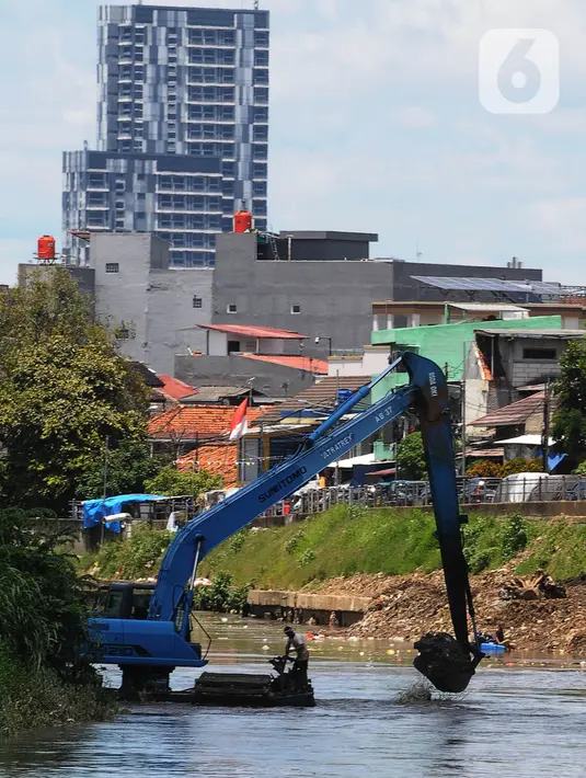 Pemerintah provinsi DKI Jakarta terus berupaya mengambil berbagai langkah untuk mengatasi banjir. (merdeka.com/Imam Buhori)