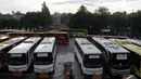 Bus antarkota antarprovinsi saat menunggu penumpang di Terminal Kampung Rambutan, Jakarta, Senin (8/12/2014). (Liputan6.com/Miftahul Hayat)