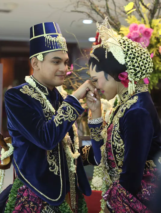 “Yang kedua keluarga. Dia sayang banget sama keluarganya. Kita bisa lihatlah pas ada acara pengajian, syukuran. Terus ilmu," tambah Ridwan. (Nurwahyunan/Bintang.com)