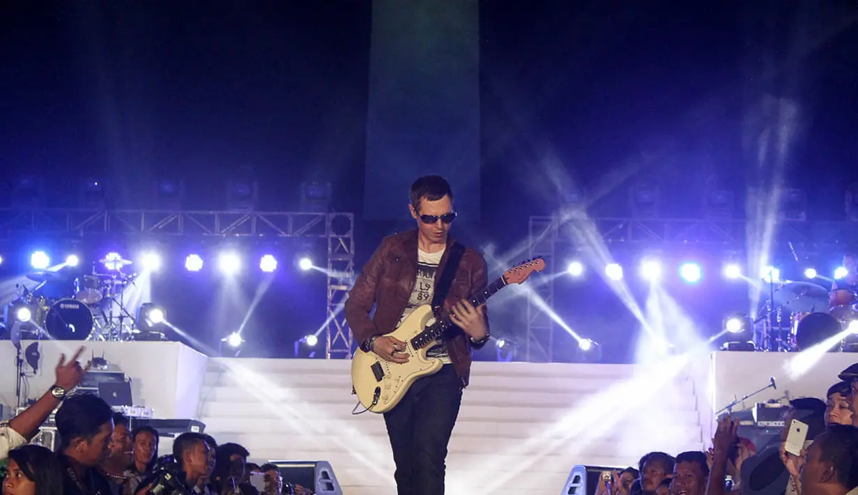 Pada konser Syukuran Rakyat Salam 3 Jari ini, Arkana menjadi satu-satunya grup musik yang berasal dari luar negeri, Jakarta, (20/10/14). (Liputan6.com/Faizal Fanani)