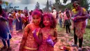 Holi dirayakan sebagai Festival Warna, Cinta dan Musim Semi. (AP Photo/Richard Vogel)