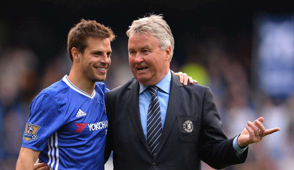 1. Guus Hiddink - Tahun 2009 Hiddink ditunjuk sebagai pelatih sementara Chelsea untuk kali pertama. Pelatih berkebangsaan Belanda tersebut menggantikan Jose Mourinho yang tak lagi mampu mempertahankan performa apik Chelsea. (AFP/Glyn Kirk)