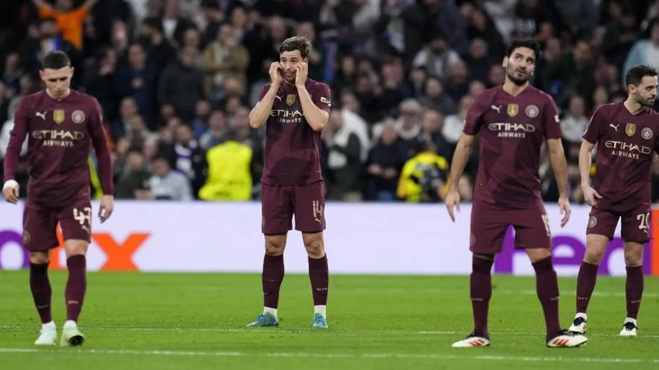 Reaksi para pemain Manchester City bereaksi setelah Kylian Mbappe mencetak gol untuk Real Madrid dalam laga Liga Champions 2024/2025, Kamis (20/2/2025) dini hari WIB. (c) AP Photo/Manu Fernandez