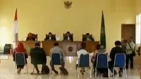 Pengadilan Agama Kota Baubau, Sulawesi Tenggara, kembali menggelar kasus tiga anak gugat ibu kandung (Liputan 6 SCTV). 