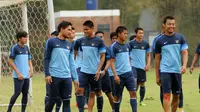 Timnas Senior Indonesia kembali menjalani pemusatan latihan di lapangan sepakbola SPH Karawaci, Tangerang, (23/10/2014). (Liputan6.com/Helmi Fithriansyah)