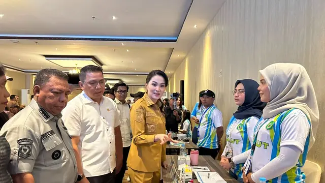 Penandatanganan kesepakatan Gubernur Maluku Utara, Sherly Tjoanda Laos, dan Executive Vice President External Relations Harita Nickel, Latif Supriadi. (Dok Harita)