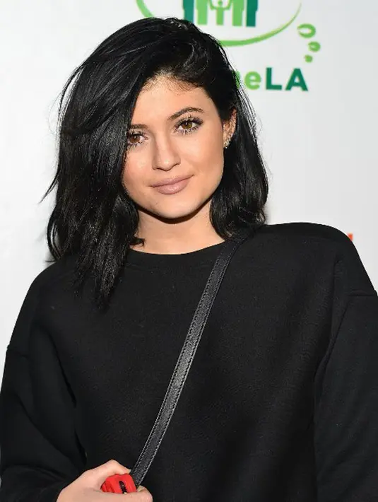 Seperti yang sedang ramai beredar, Kylie Jenner tengah hamil dan usia kandungannya sudah menginjak empat bulan. Kabar kehamilan ini muncul setelah ia dan Travis Scott berpacaran selama lima bulan. (AFP/Araya Diaz)