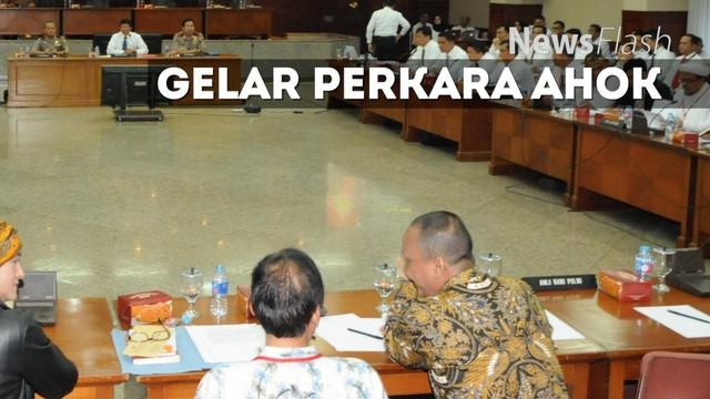 Calon gubernur DKI Jakarta petahana Basuki Tjahaja Purnama atau Ahok memutuskan tidak menghadiri gelar perkara kasus dugaan penistaan agama yang dituduhkan padanya di Bareskrim.