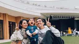 Ini saat mereka liburan ke Jepang. Kawa nampak senang banget, kan?  (Liputan6.com/IG/andienaisyah)