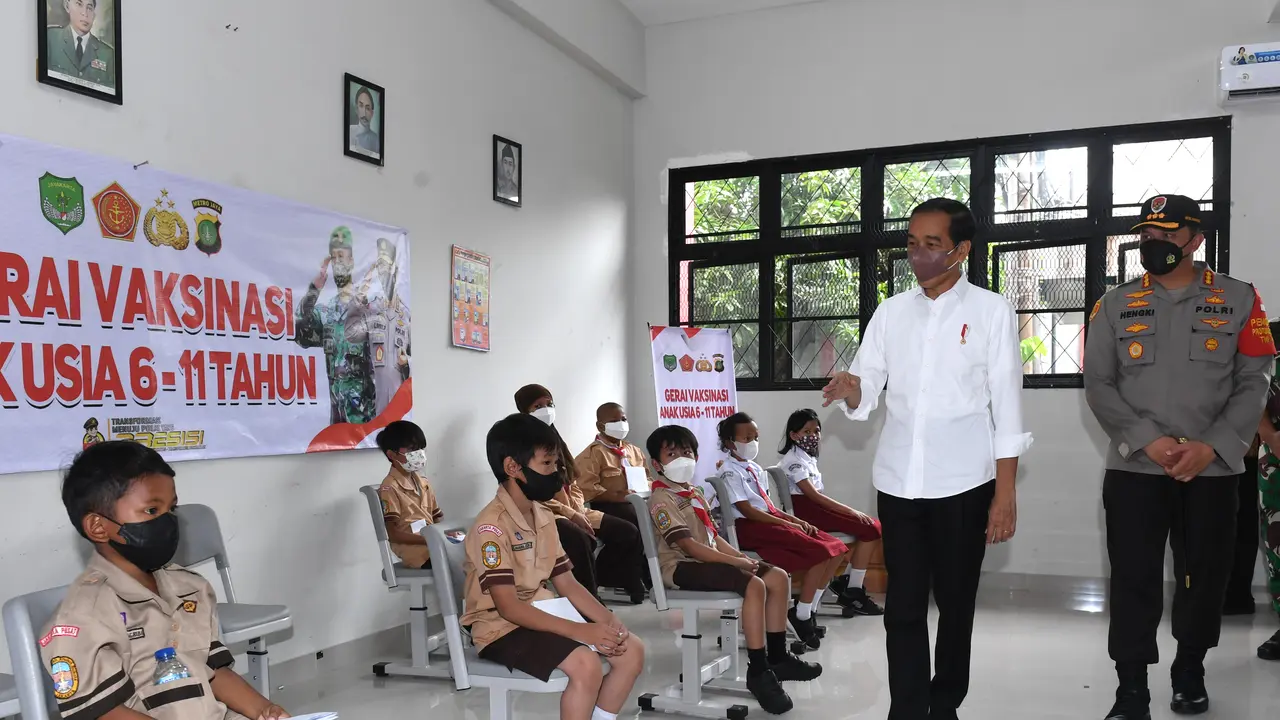 Jokowi Tinjau Vaksinasi Anak Usia 6-11 Tahun