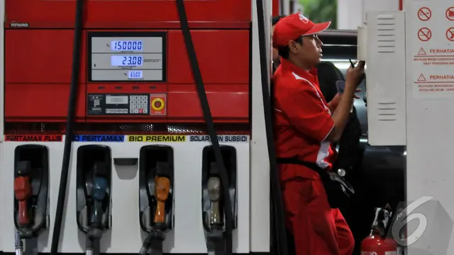 Premium Langka, SPBU Ini Diserbu Pengendara