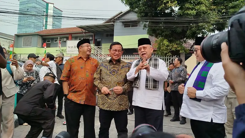 Mantan Gubernur DKI Jakarta Fauzi Bowo atau dikenal dengan Foke melemparkan pujian kepada pasangan Bakal Calon Gubenur dan Wakil Gubernur Daerah Khusus Jakarta, Pramono Anung dan Rano Karno