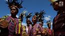 Sejumlah wanita menghadiri upacara penyambutan peresmian bantuan bedah rumah di Desa Oebelo, NTT, Selasa (14/8). Upacara penyambutan bertema persaudaraan, persatuan, kebersamaan dan rasa kekeluargaan yang sangat mendalam. (Liputan6.com/Johan Tallo)