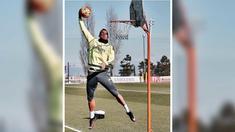 Video para pemain sepak bola Real Madrid sedang berlatih main basket di sela sesi latihan resmi, pada hari Rabu 3 Februari 2016.