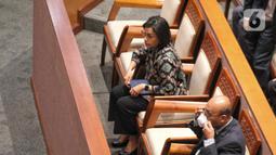 Menteri Keuangan Sri Mulyani menghadiri Rapat Paripurna DPR RI Ke-7 Masa Persidangan I Tahun Sidang 2022-2023 di kompleks Parlemen, Jakarta, Kamis (29/9/2022). Agenda rapat paripurna kali ini adalah pembicaraan tingkat II/pengambilan keputusan atas RUU tentang APBN tahun anggaran 2023. (Liputan6.com/Angga Yuniar)