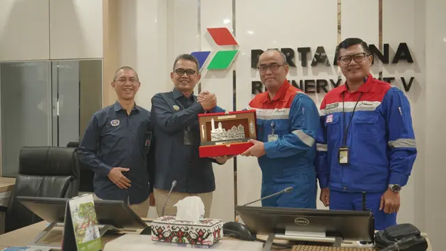 Badan Pengatur Hilir Minyak Gas & Bumi (BPH Migas) melakukan kunjungan kerja ke 2 unit Pertamina yang berada di Kota Balikpapan.