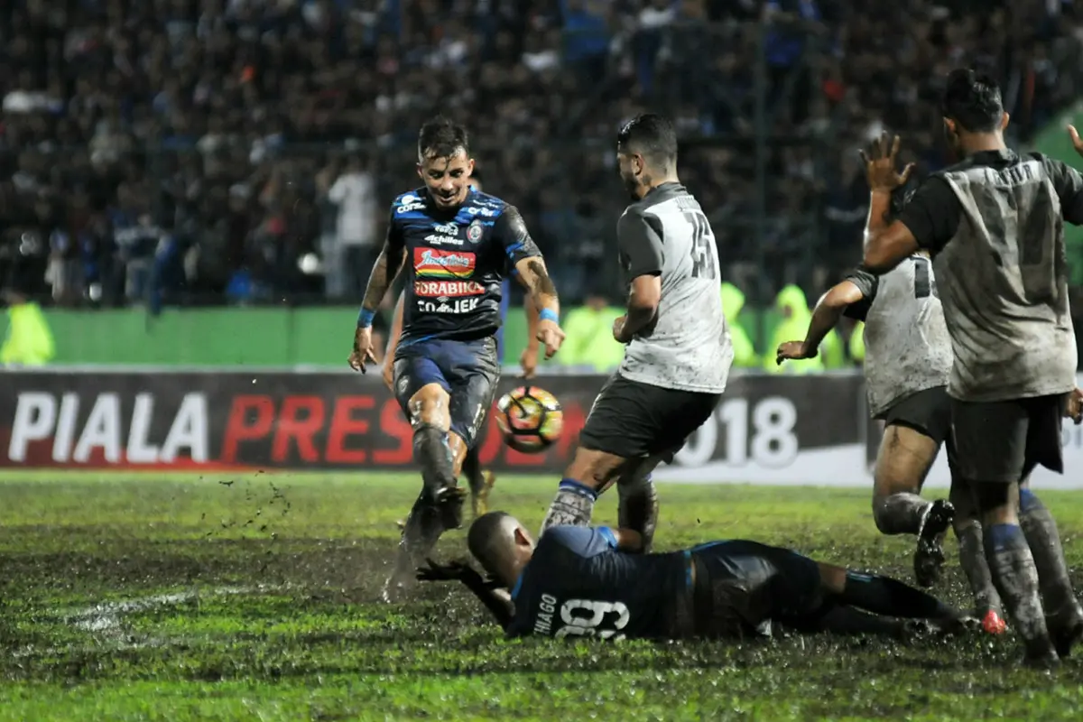 Arema FC vs Persela Lamongan