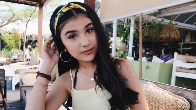 Gaya Liburan Maureen Daryanani, Simpel dan Menawan