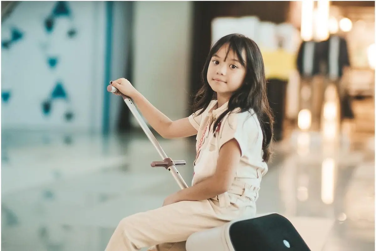 Gaya Cantik Gempita Nora, Putri Gading-Gisel, Costplay Jadi Pramugari Saat Liburan ke Korea Selatan