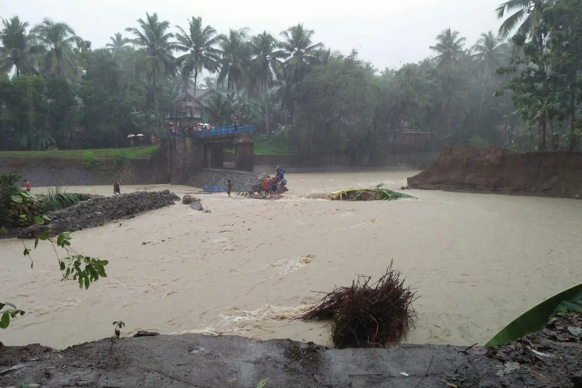 Banjir Bandang Terjang Ciamis, Jembatan Penghubung 3 Desa Roboh