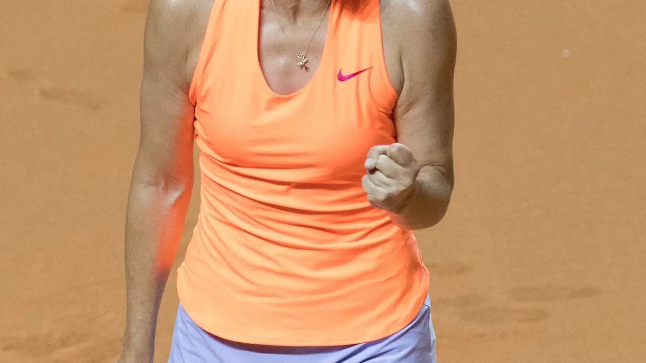 Maria Sharapova melaju hingga semifinal Stuttgart Grand Prix, turnamen pertamanya setelah absen 15 bulan karena sanksi doping. 