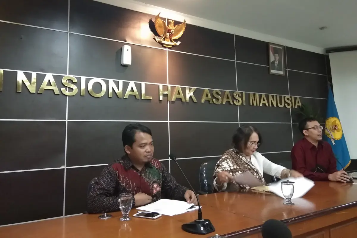Komisioner Pendidikan dan Penyuluhan Komnas HAM Beka Bulung Hapsara (kanan) mengatakan persoalan intoleransi bahkan hingga ekstremisme dengan kekerasan, perlahan mengancam hak asasi manusia. (Foto: Liputan6.com/Giovani Dio Prasasti)